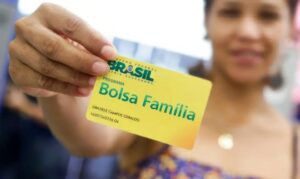 Entenda os critérios de elegibilidade para o programa Bolsa Família e quem pode receber o benefício.