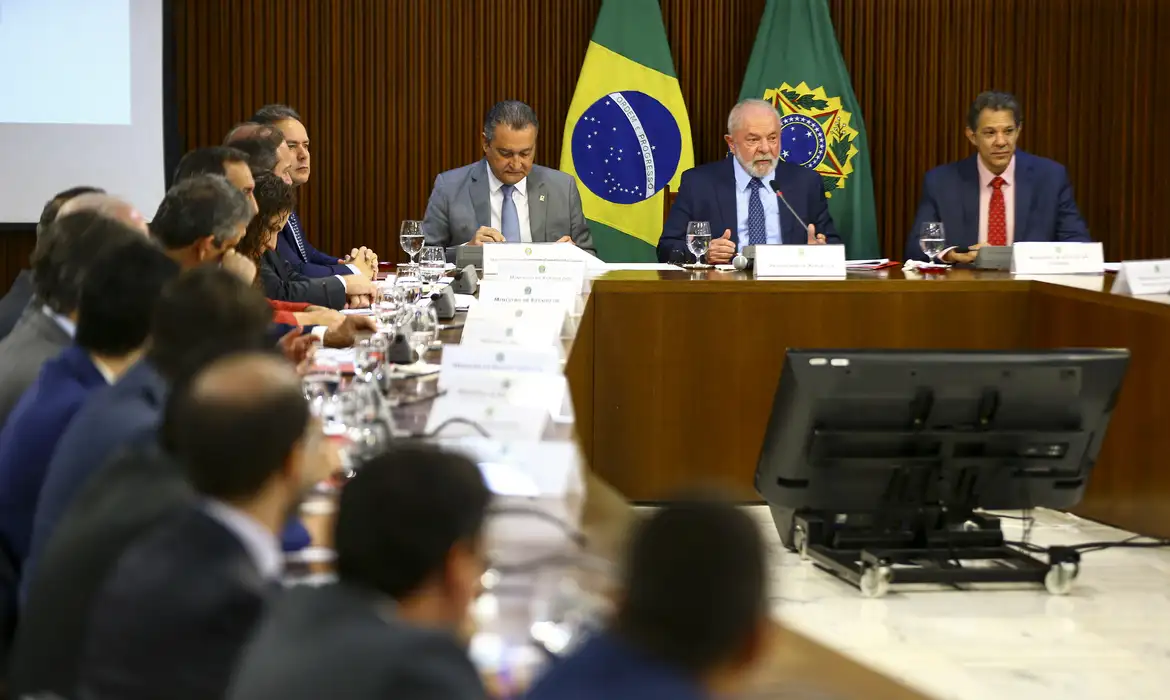 É Importante Que os Trabalhadores Fiquem Atentos aos Prazos e Às Informações Divulgadas Pelo Governo Federal. Imagem: Agência Brasil.