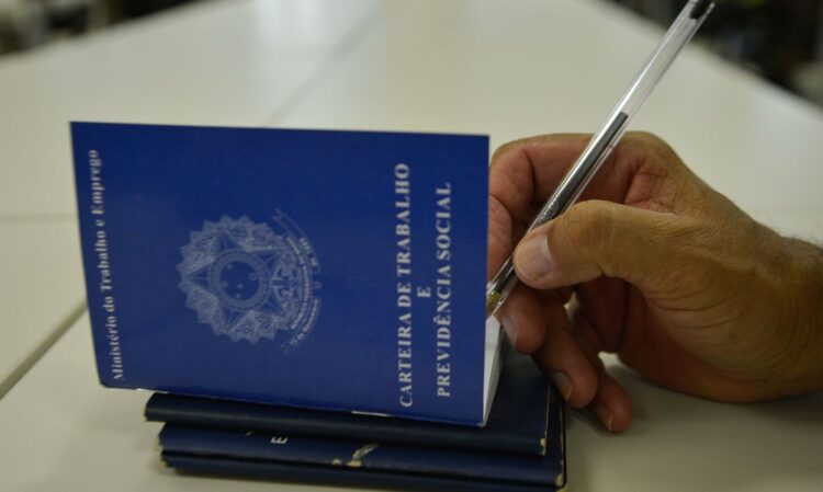 Saiba seus direitos ao trabalhar no feriado